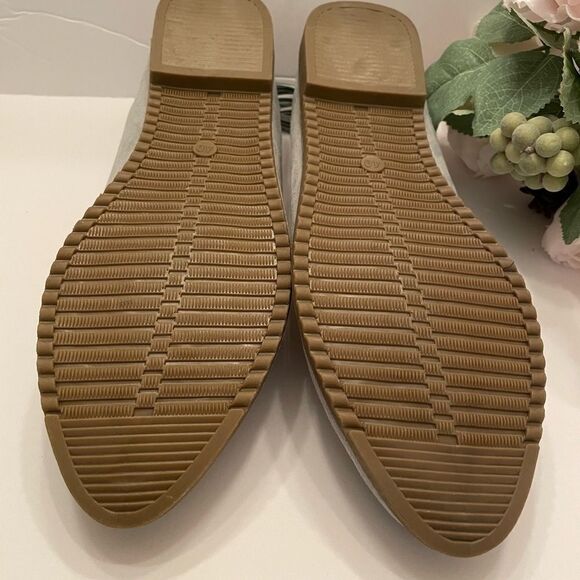 Green Suede Like Flats with Bows by Michaela Size 40 - Picture 6 of 10